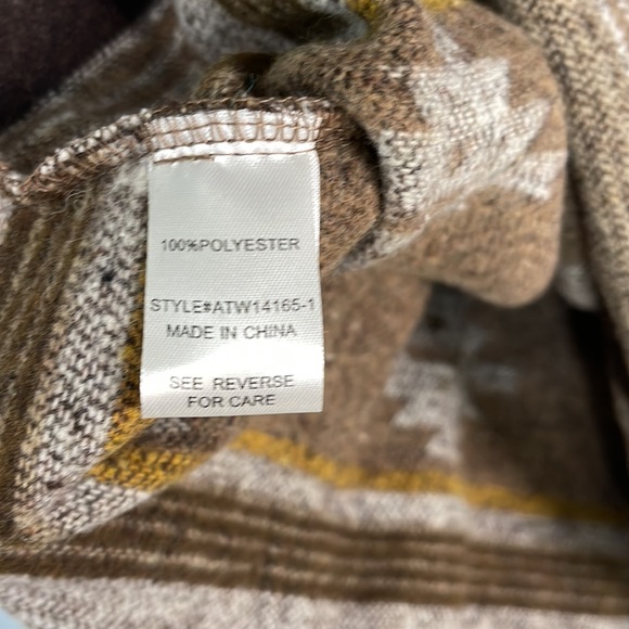 Hooded pullover! - Picture 9 of 10